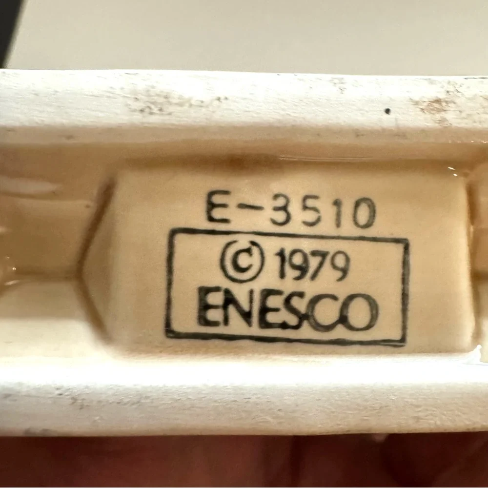 Vintage Tan Ceramic Picture Frame with Figurine Enesco 1979 beach house